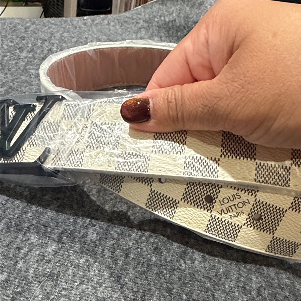 Cream Checkered Belt with Black Buckle - Picture 8 of 10
